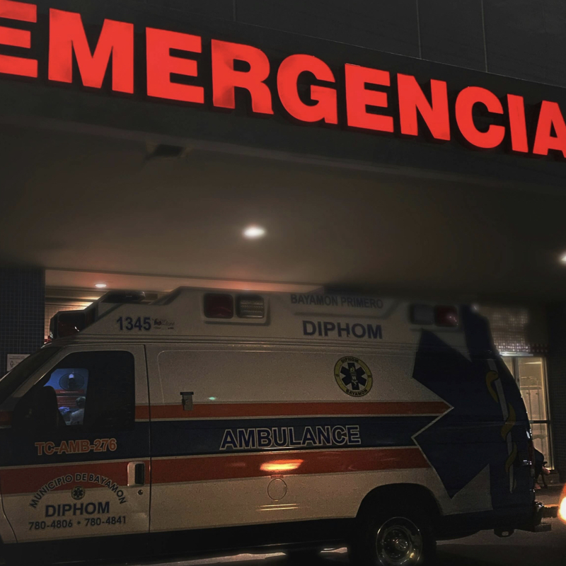 image of an emergency room and ambulance